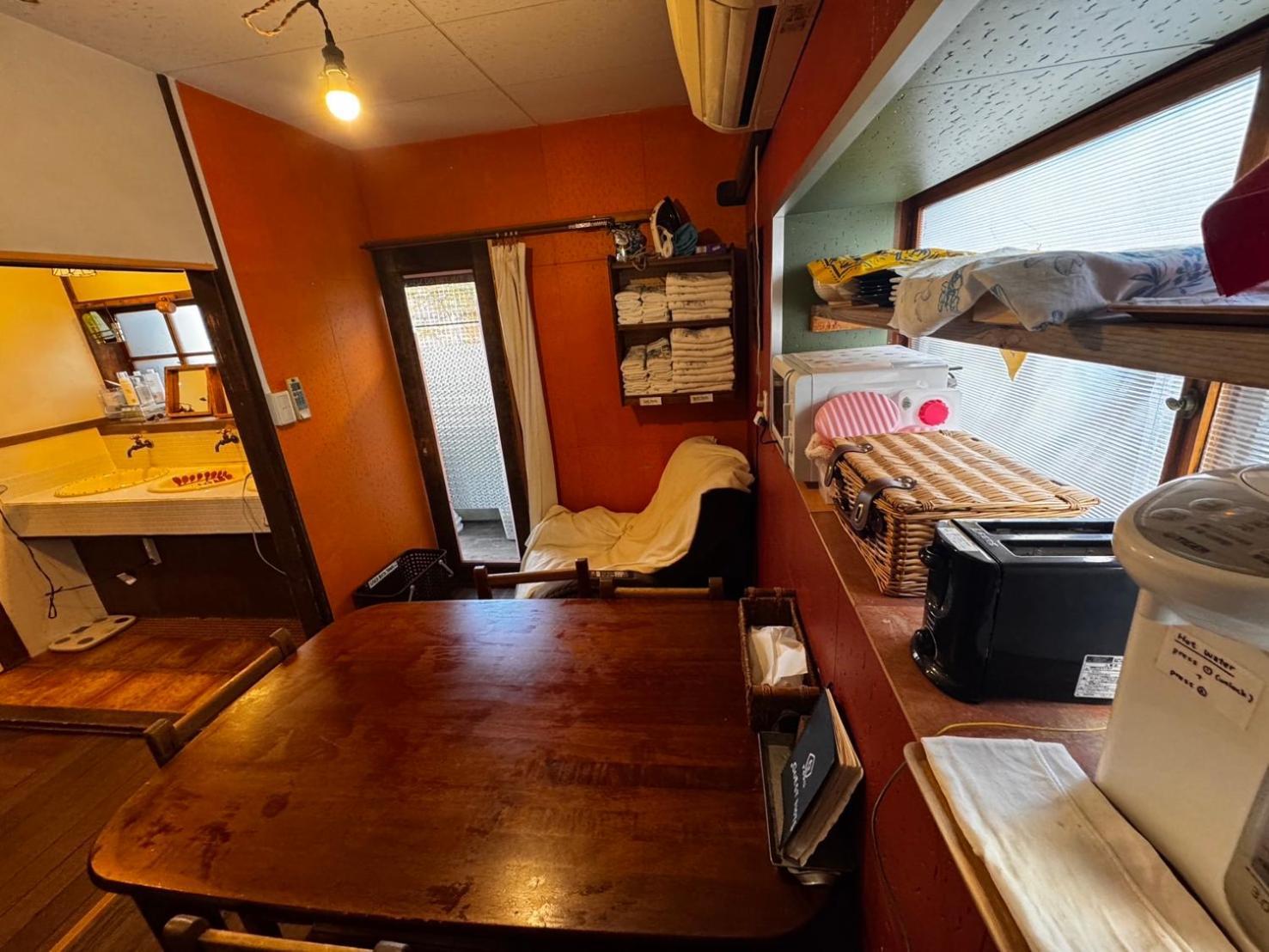 Roku Hostel Hiroshima Buitenkant foto
