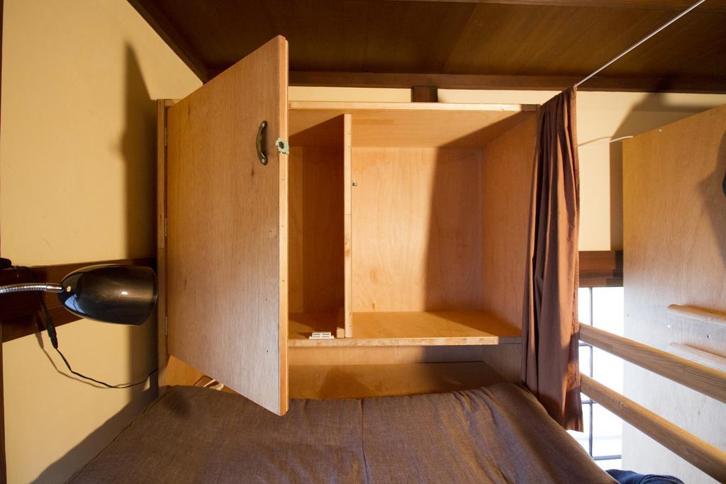 Roku Hostel Hiroshima Buitenkant foto