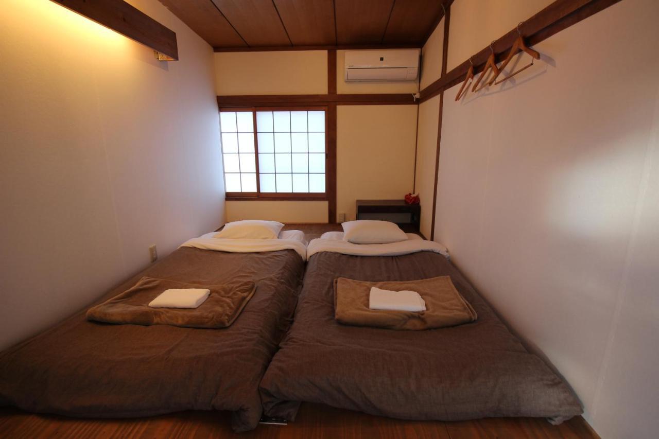 Roku Hostel Hiroshima Buitenkant foto